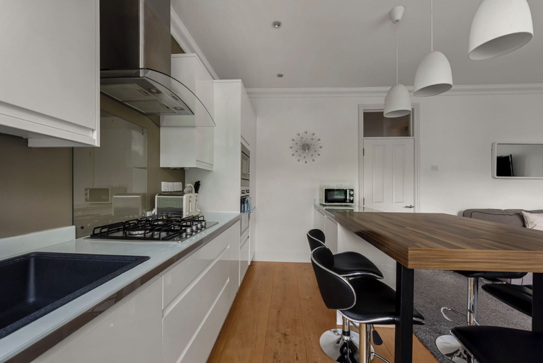 Others 5, Spacious 2 Bed Flat Near High Street Kensington, London