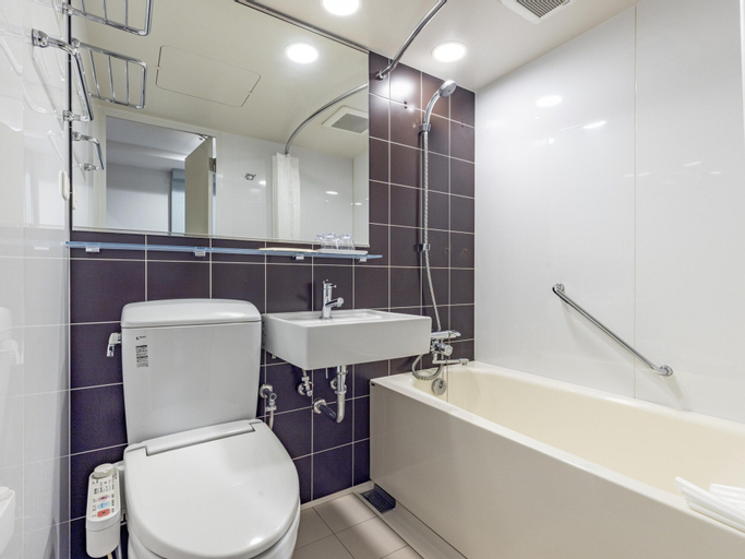 Bathroom 13