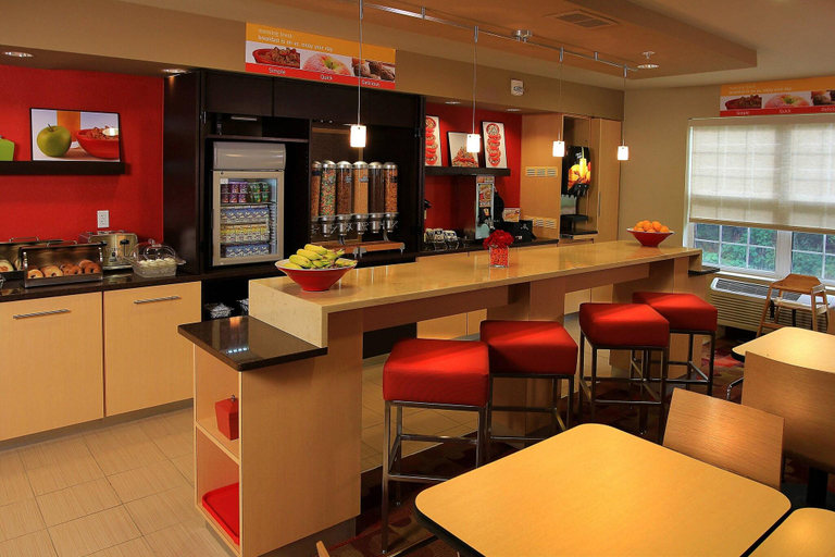 Food & Drinks 5, TownePlace Suites East Lansing, Ingham