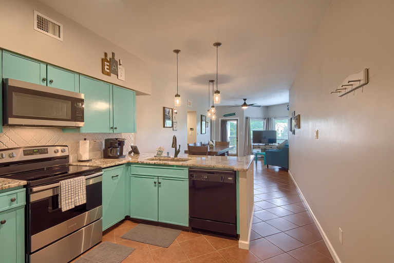 Private kitchen 4, Inverness Condos #302 by RedAwning, Comal