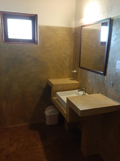 Bathroom 5, Sea Breeze Guesthouse, Habaraduwa
