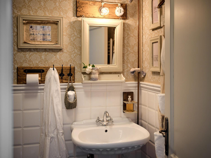 Bathroom 3, HOTEL StDaniel, Komen