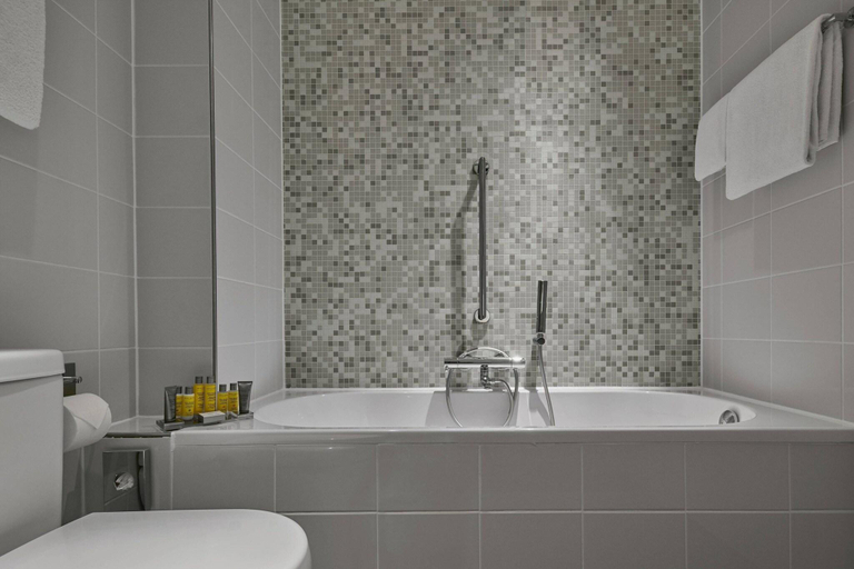 Bathroom 5, The Hague Marriot Hotel, Den Haag