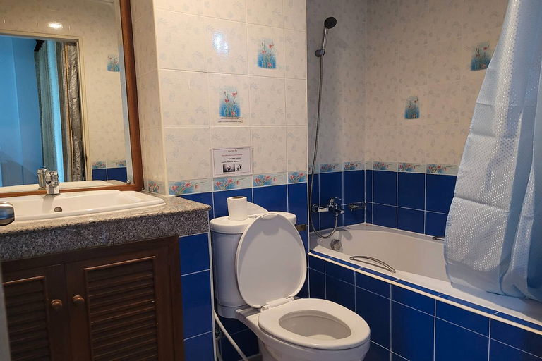Bathroom 28