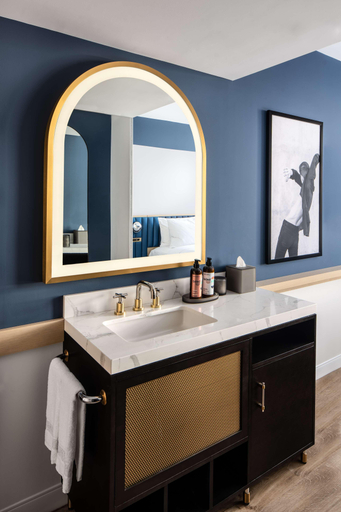 Bathroom 28