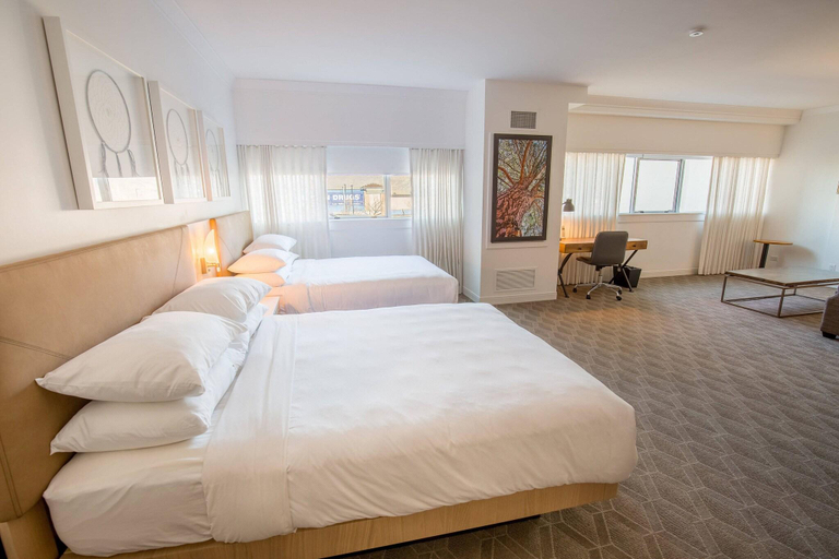 Bedroom 3, Delta Hotels by Marriott Kamloops, Thompson-Nicola