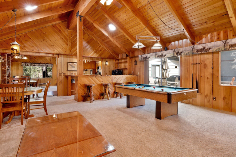 Food & Drinks, Moose Creek Chalet #1237, San Bernardino