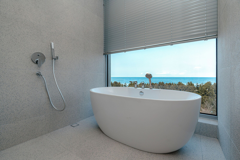Bathroom 3, Calmingstay, Yangyang