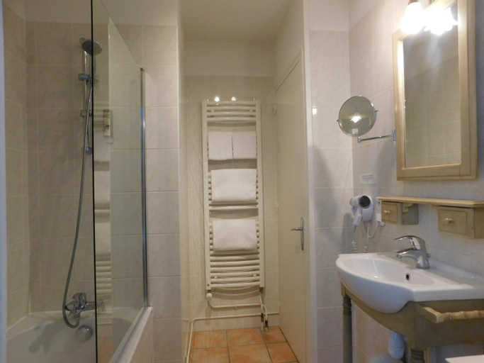 Bathroom 11