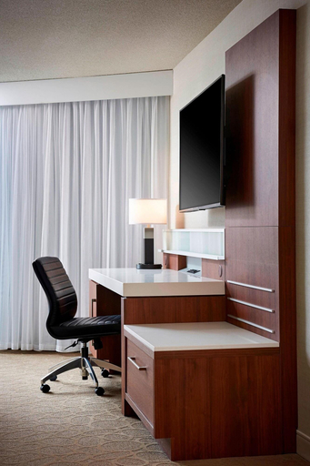 Bedroom 3, Delta Hotels Toronto Mississauga, Peel
