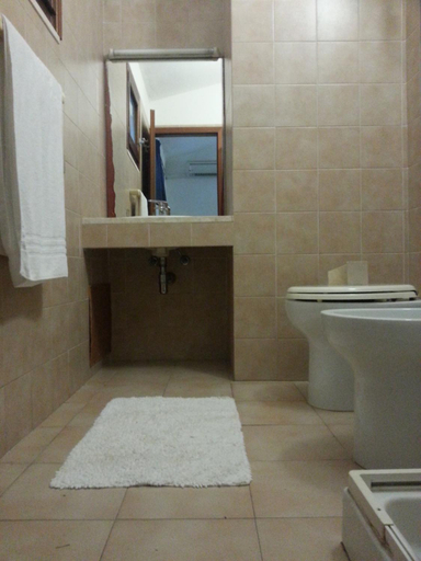 Bathroom 3, Spinnaker, Oristano