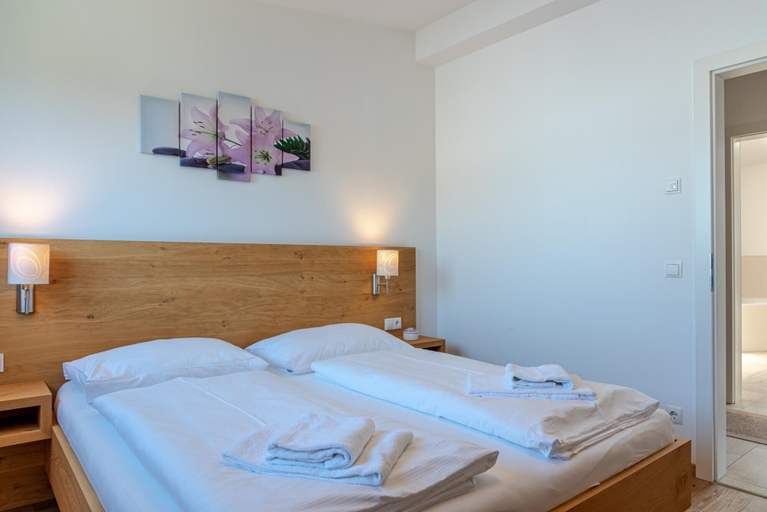 Room 5, Fourteen 3 0 Zell am See S P, Zell am See