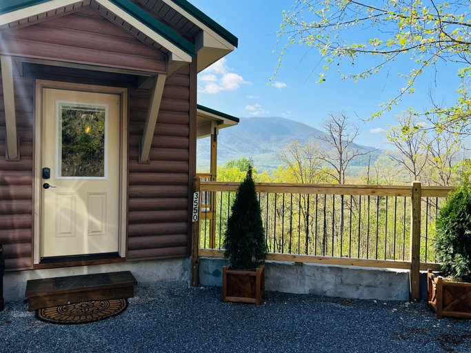 Exterior & Views 2, A Tyme to Chill, Sevier
