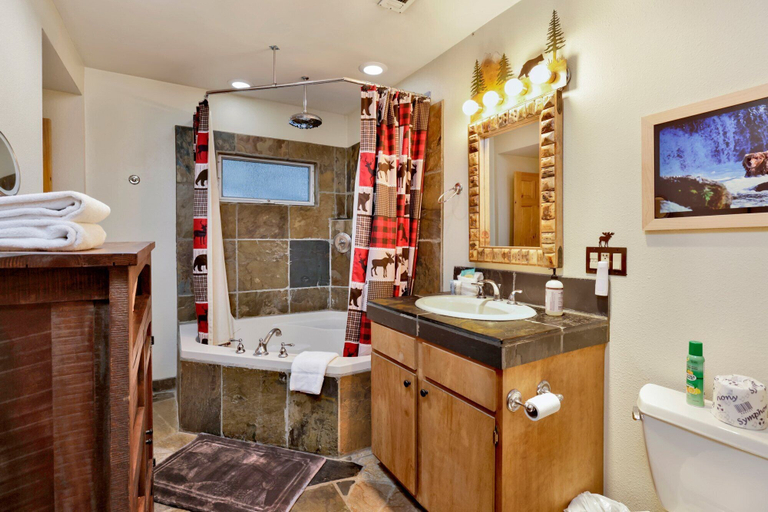 Bathroom 4, Knotty Bear #1540, San Bernardino