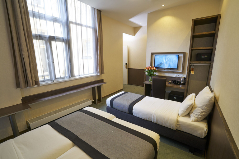Bedroom 3, Hotel The Bird, Amsterdam
