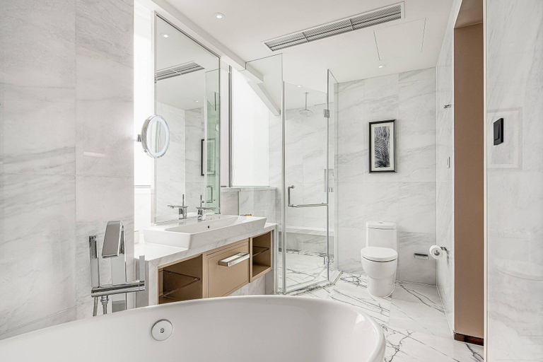 Bathroom 5, Renaissance Shanghai Caohejing Hotel, Shanghai