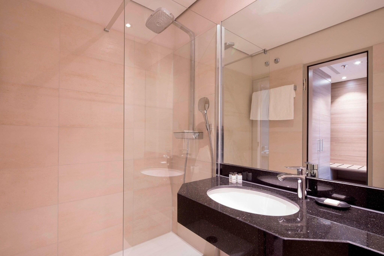 Bathroom 4, Sheraton Düsseldorf Airport, Düsseldorf