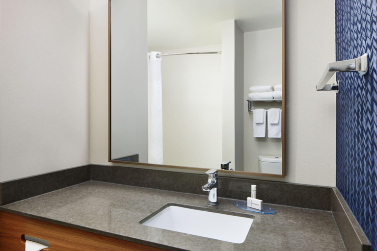 Bathroom 4, Fairfield Inn & Suites Worcester Auburn, Worcester