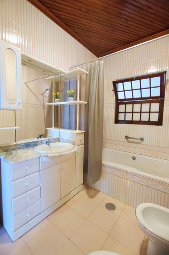 Bathroom 3, Vila Almeida, Ponta Delgada