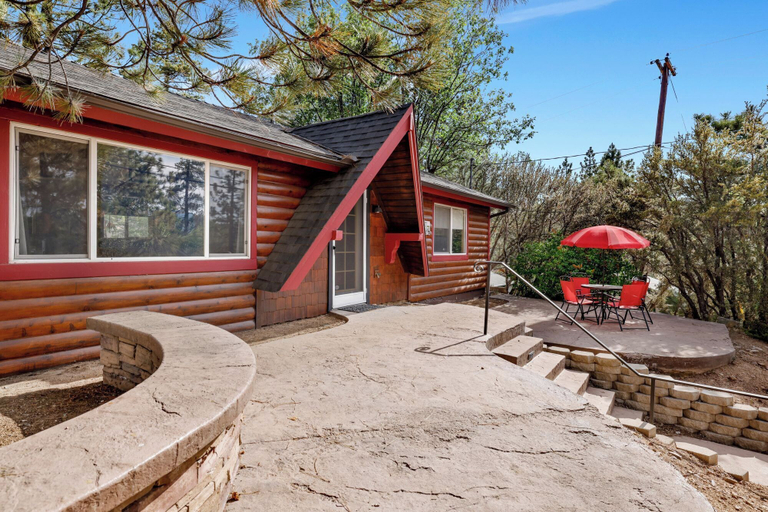 Exterior & Views 2, Moulin Rouge #2055, San Bernardino