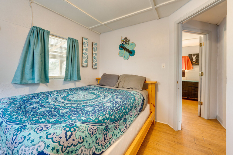 Bedroom 3, 'Cabana Sol' Cabin: 4 Mi to Garner State Park, Uvalde