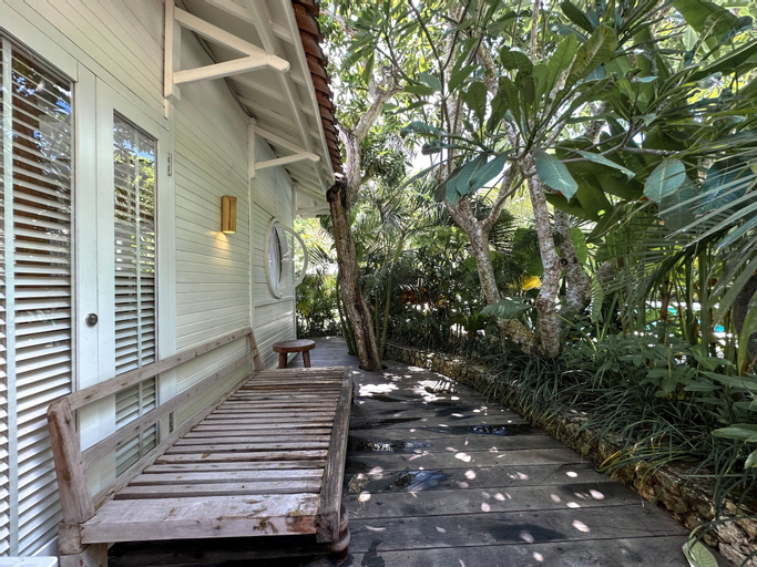Exterior & Views 21