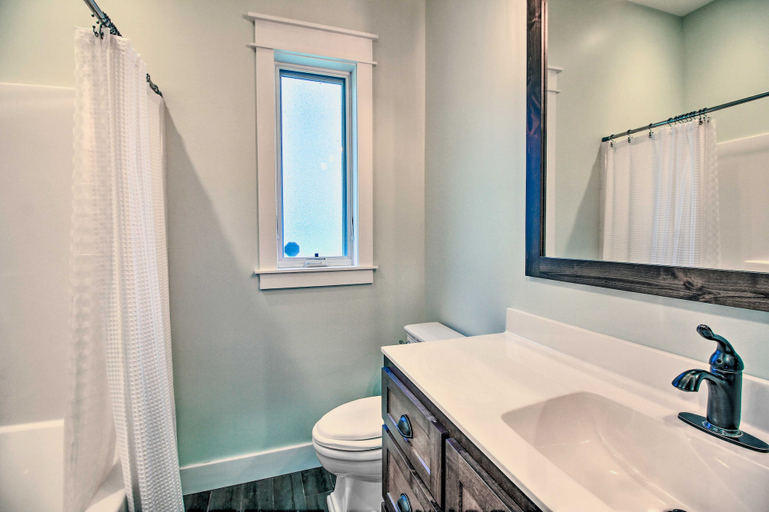 Bathroom 4, Lakefront Home w/ Private Dock ~ 15 Mi to Walker, Cass