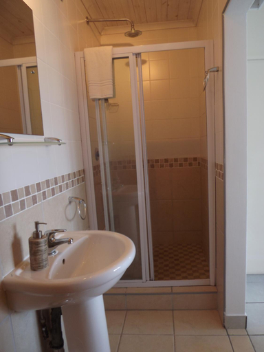 Bathroom 4, Stroke-One-Inn, eThekwini