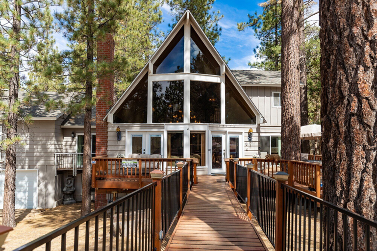 Exterior & Views 2, Living THE Dream #1807, San Bernardino