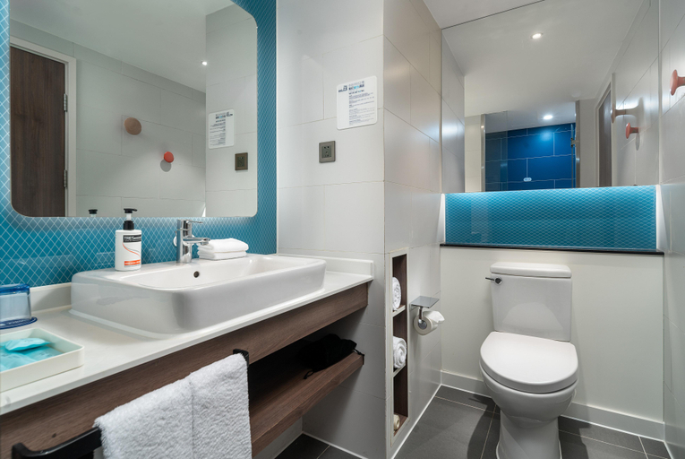 Bathroom 10
