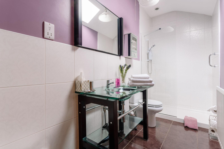 Bathroom 5, Brookhall Cottages, Lisburn and Castlereagh
