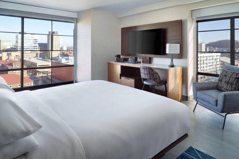 Bedroom 3, Marriott Knoxville Downtown, Knox