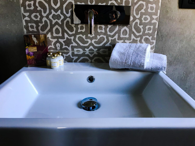 Bathroom 3, Albergo Suisse Bellevue, La Spezia