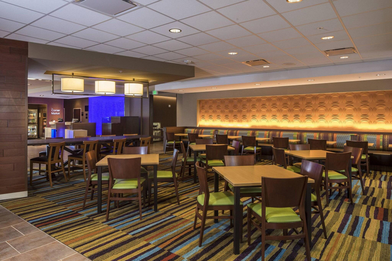 Food & Drinks 5, Fairfield Inn & Suites Pittsburgh North/McCandless, Allegheny
