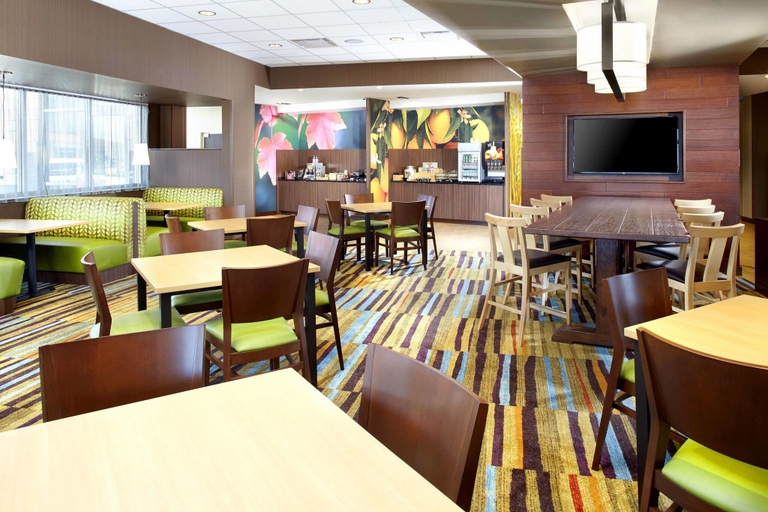 Food & Drinks 5, Fairfield Inn & Suites Wheeling Triadelphia at The, Ohio