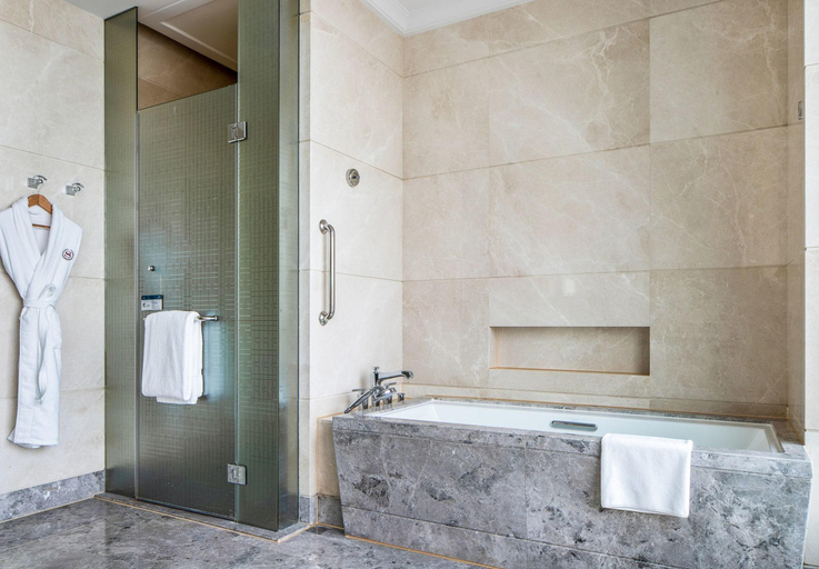 Bathroom 5, Sheraton Wuhan Hankou Hotel, Wuhan