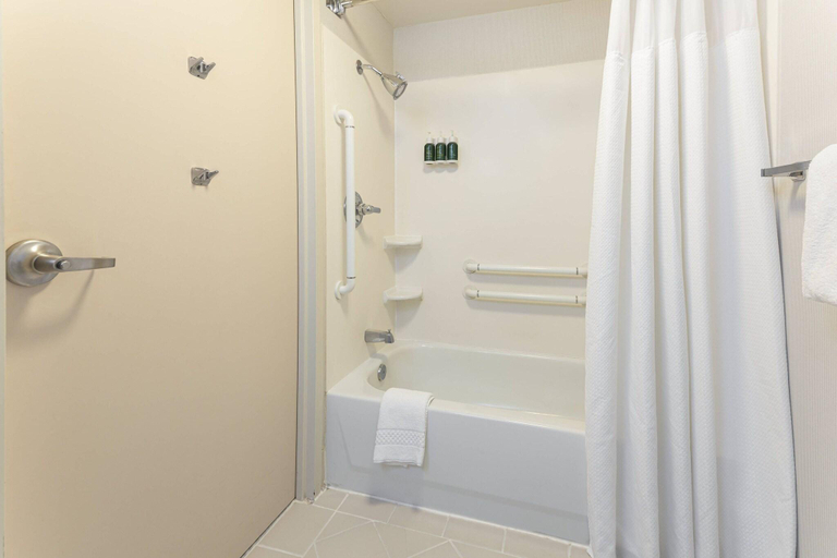 Bathroom 4, Courtyard by Marriott Charlottesville - University Medical Center, Charlottesville