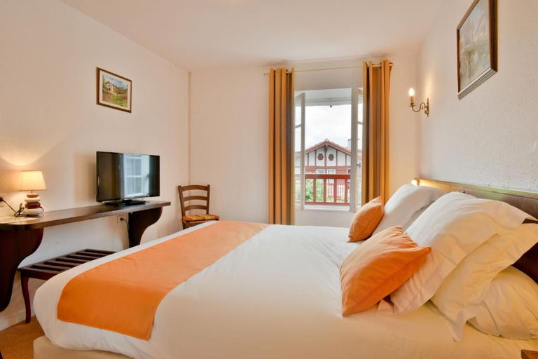 Bedroom 5, Logis Hotel Baratxartea, Pyrénées-Atlantiques
