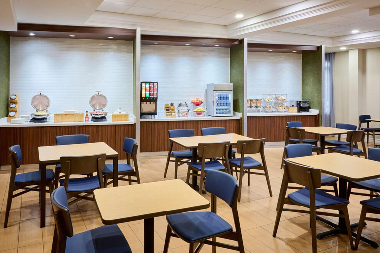 Food & Drinks 5, Fairfield Inn & Suites Ottawa Kanata, Ottawa