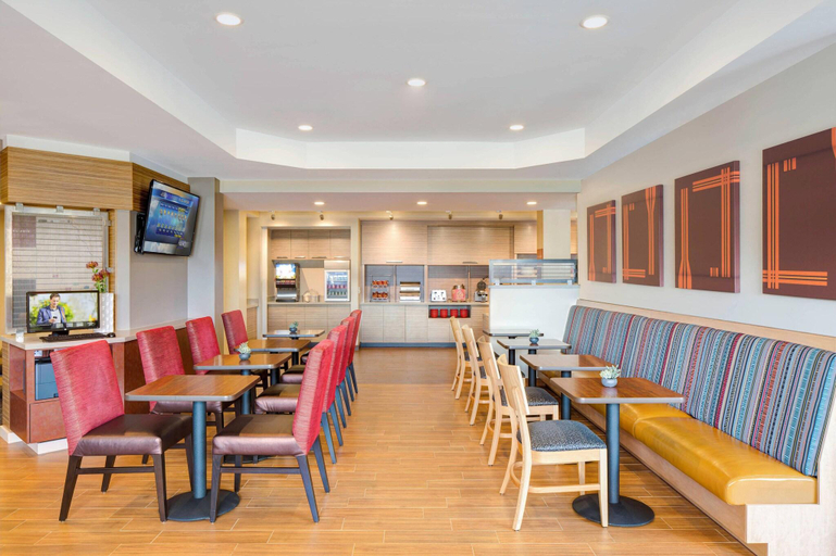 Food & Drinks 5, TownePlace Suites Battle Creek, Calhoun