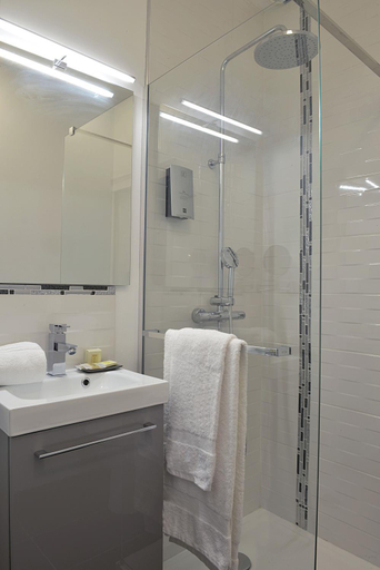 Bathroom, Logis Hotel Hermitage, Indre
