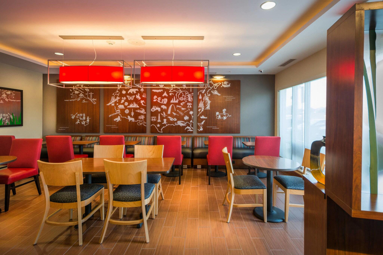 Food & Drinks 5, TownePlace Suites by Marriott Goldsboro, Wayne
