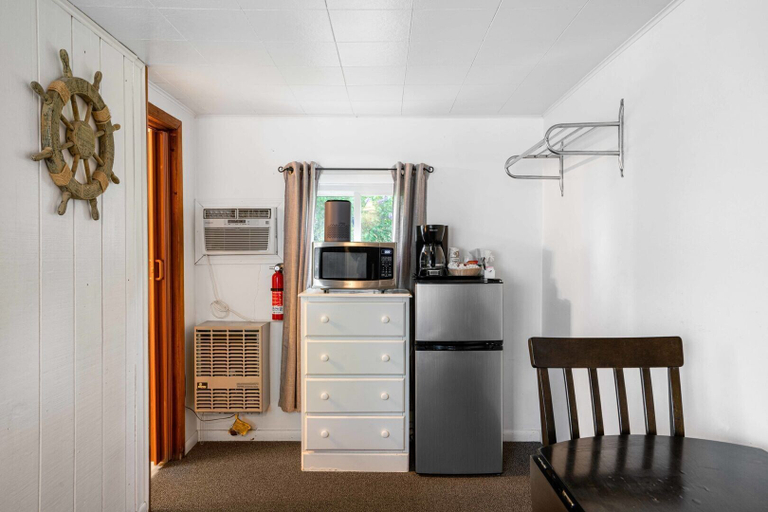 Others 2, South Arm Retreats Standard Room 2, Charlevoix