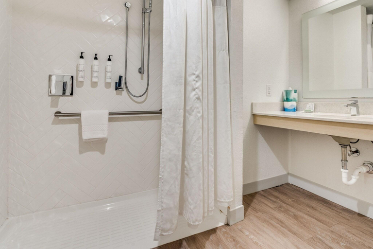 Bathroom 4, Towneplace Suites Arlington, Arlington