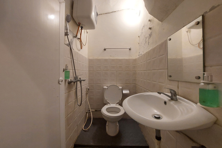 Bathroom 12