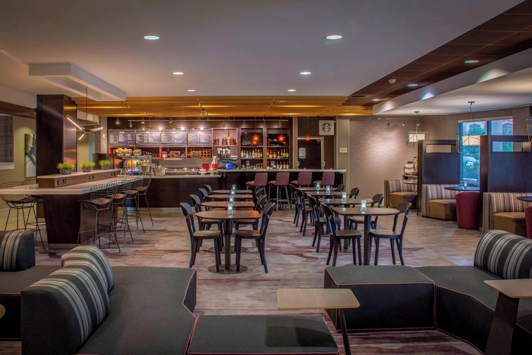 Food & Drinks 5, Courtyard Greensboro Airport, Guilford