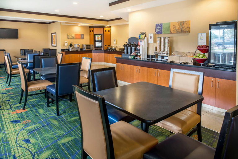 Food & Drinks 5, Fairfield Inn & Suites Canton, Stark