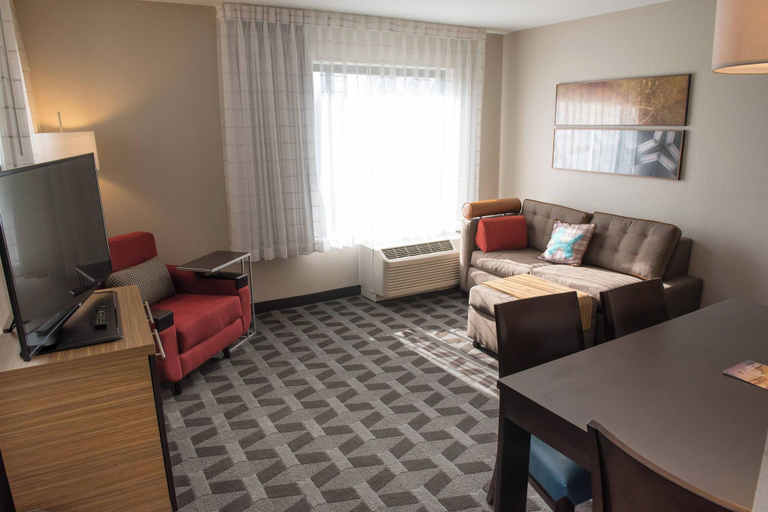 Bedroom 3, TownePlace Suites Battle Creek, Calhoun