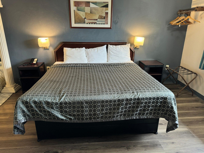 Bedroom 3, Express Inn -Rahway, Union