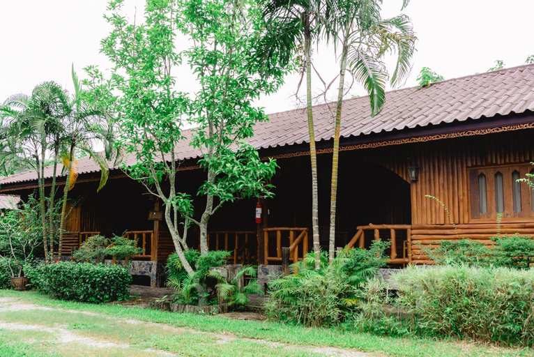 Exterior 2